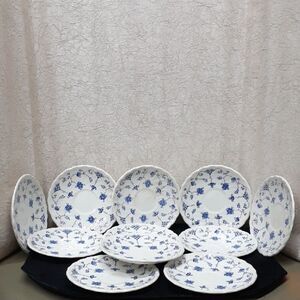 Churchill FINLANDIA (SWIRL RIM ENGLAND)11 Pc. Saucer 3" Set.